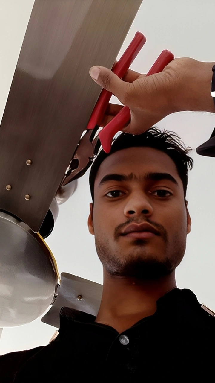 Founder Yazdaan working with professional equipment.
